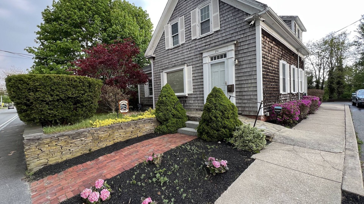 Hyannis House | Newly remodeled home - Close to beaches, Main Street and Ferry to the Islands