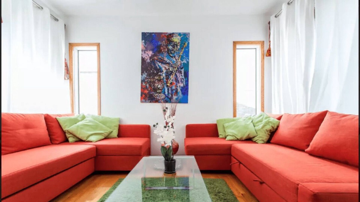 Cote-Des-Neiges—Notre-Dame-De-Grace House | "Newly-Remodeled Home with Modern Amenities in the Heart of Montreal"