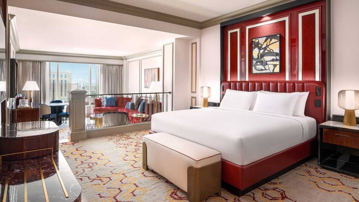 Las Vegas Hotel | Newly Remodeled Luxury King Suite at The Venetian Resort Las Vegas