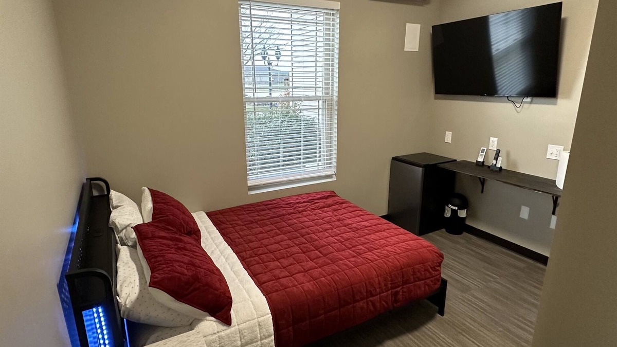 Mattoon Hotel | Newly Remodeled! Mattoon Room: B1 - Queen Room