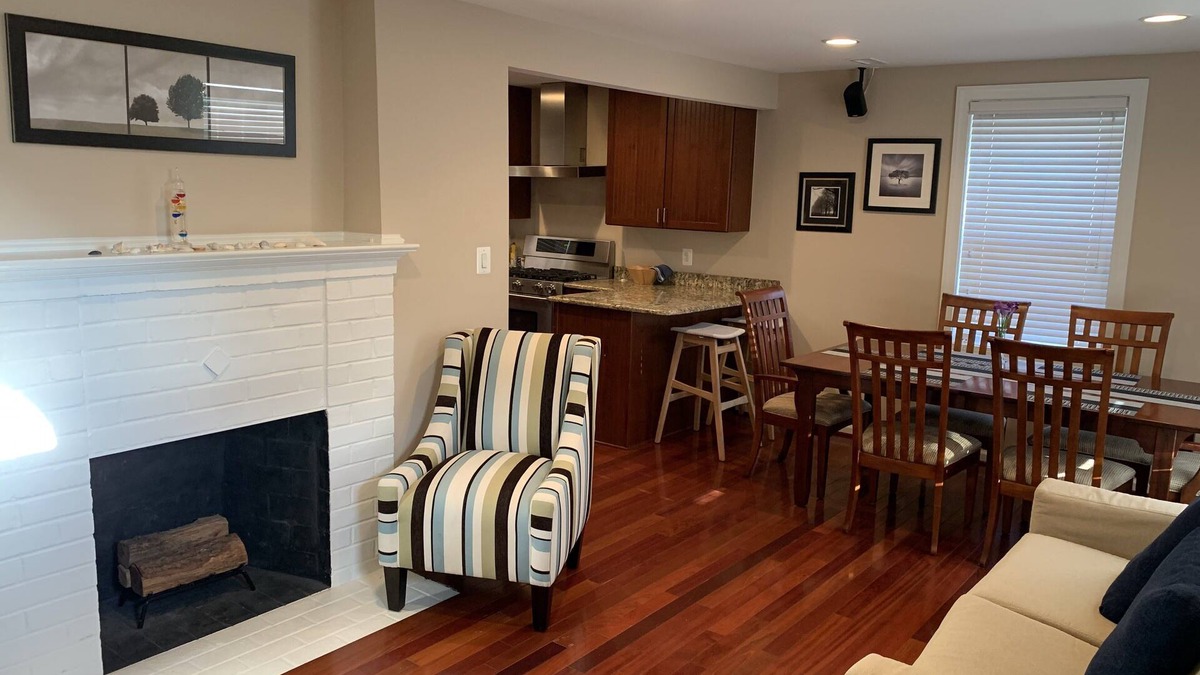 Taylor Run House | Newly Remodeled! Near Old Town - 2 metros - Solar Home away from home 1600sq