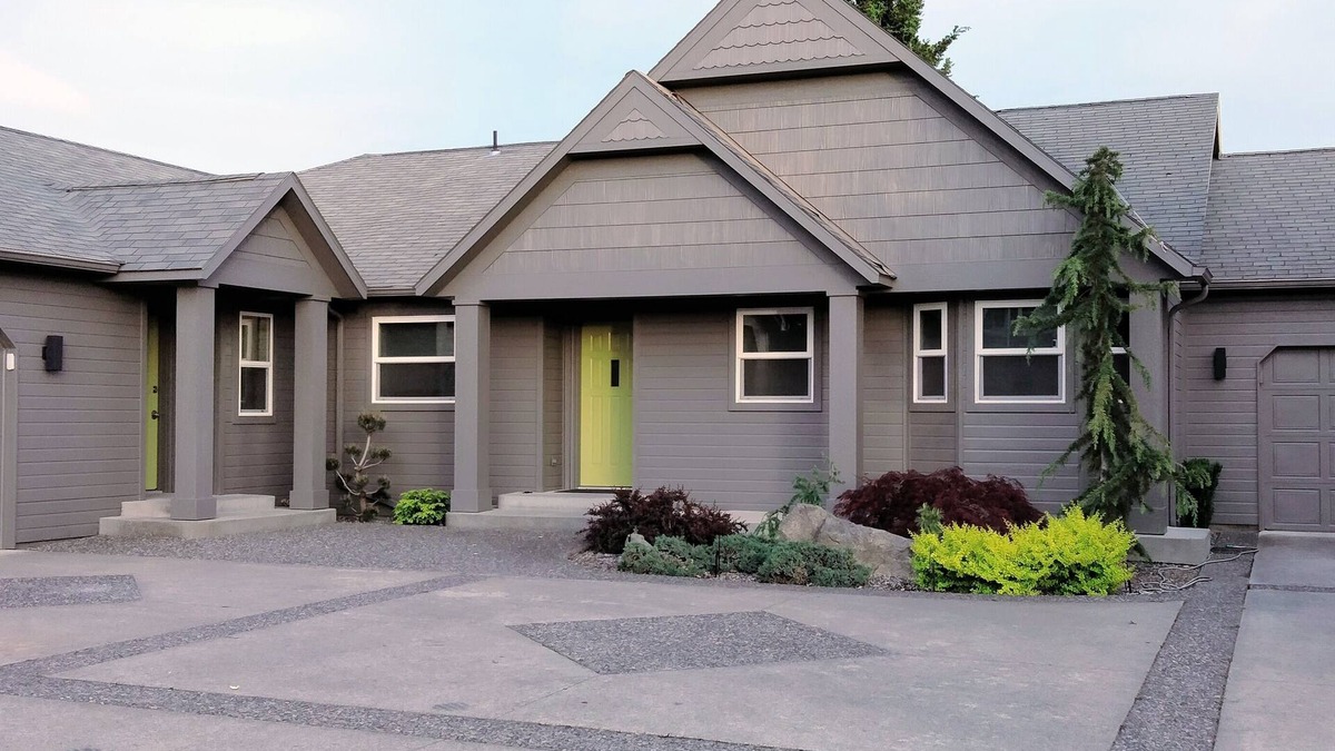 Walla Walla House | Newly remodeled, sleeps 6, with private backyard! Close to Walla Walla, WA