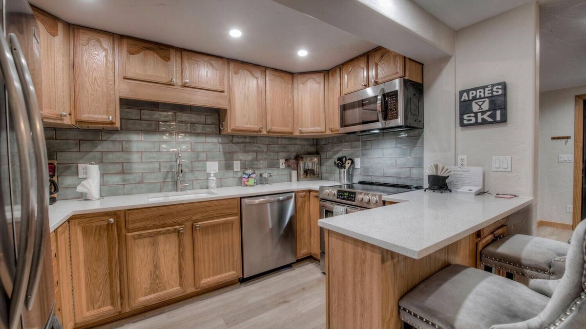 Dunkin Hill House | Newly Remodeled Townhome - 4bd + Free Shuttle