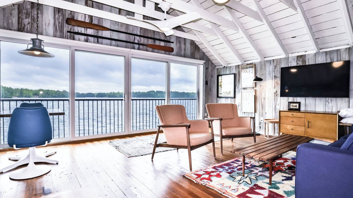 Lake Tomahawk Apartment | Newly Remodeled with amazing views on the Minocqua Chain of Lakes Cabin!