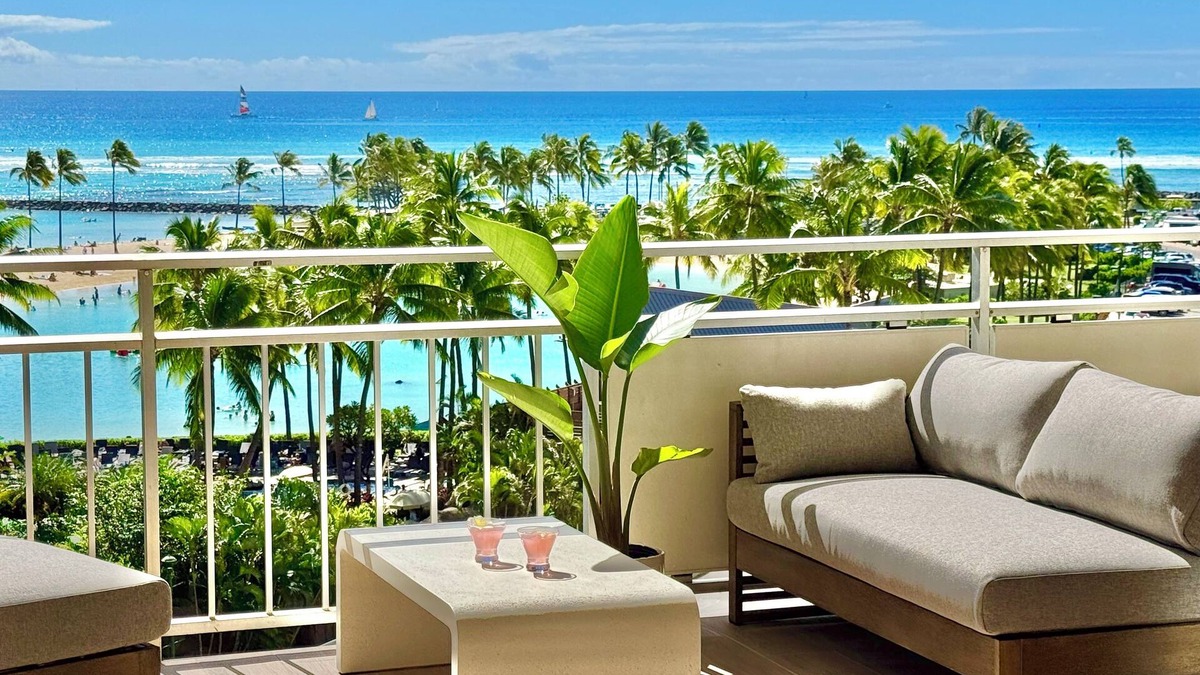 Honolulu Apartment | NEWLY Remodeled - White Sand Beach Home