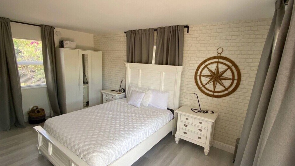 Lauderdale-by-the-Sea Apartment | Newly renovated and comfortable studio, a 2-3 minute walk from the beach in Lauderdale by the Sea