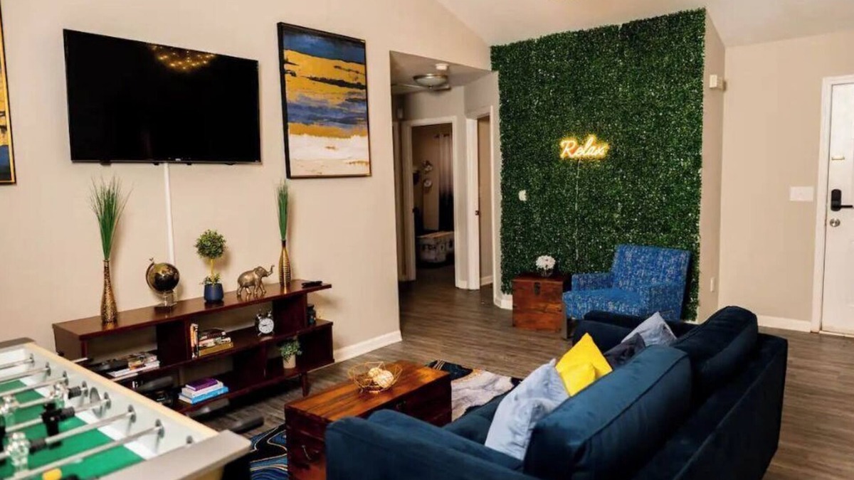University Place House | Newly Reno Cozy Modern Fun Ranch home *KING BED*