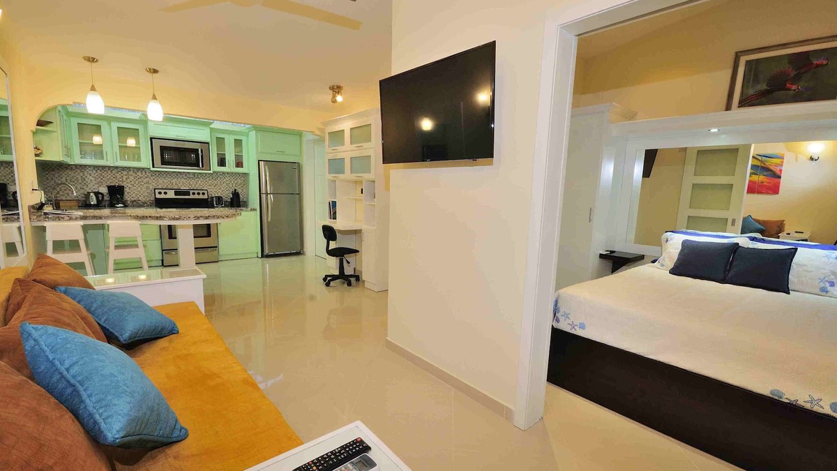 Buenos Aires Condo | Newly Renovated Condo One Block From Beach