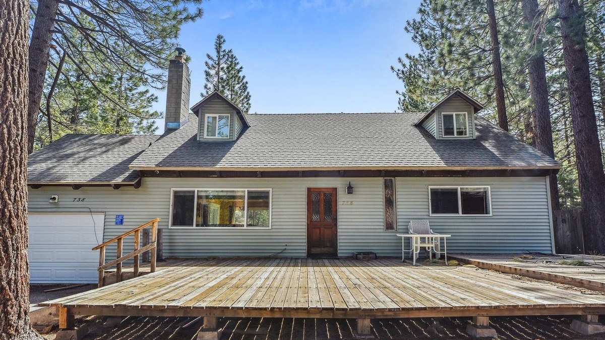 North Upper Truckee House | Newly Renovated House With Red Oak Hard Wood Floor Throughout, Pine Walls, Large Deck backs to Woodland