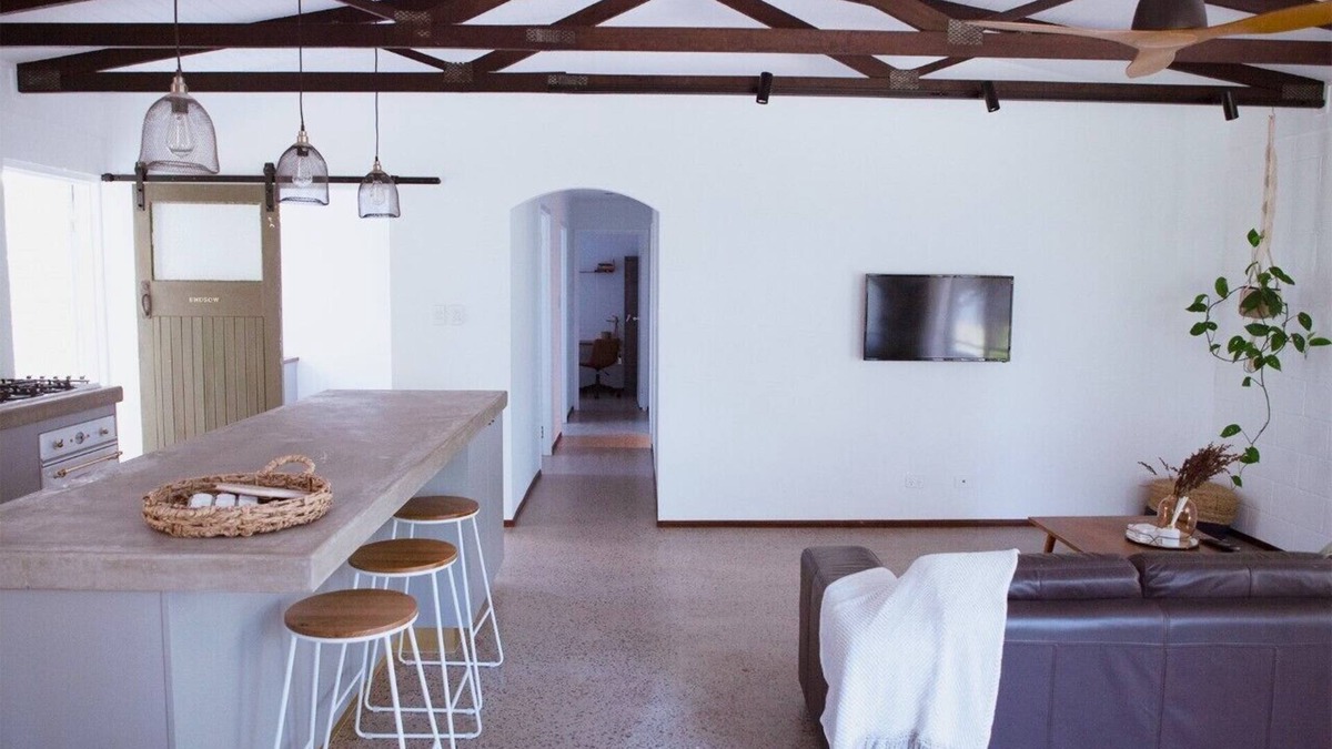 Marcoola House | Newly renovated 1970's house. Dog/kid friendly.