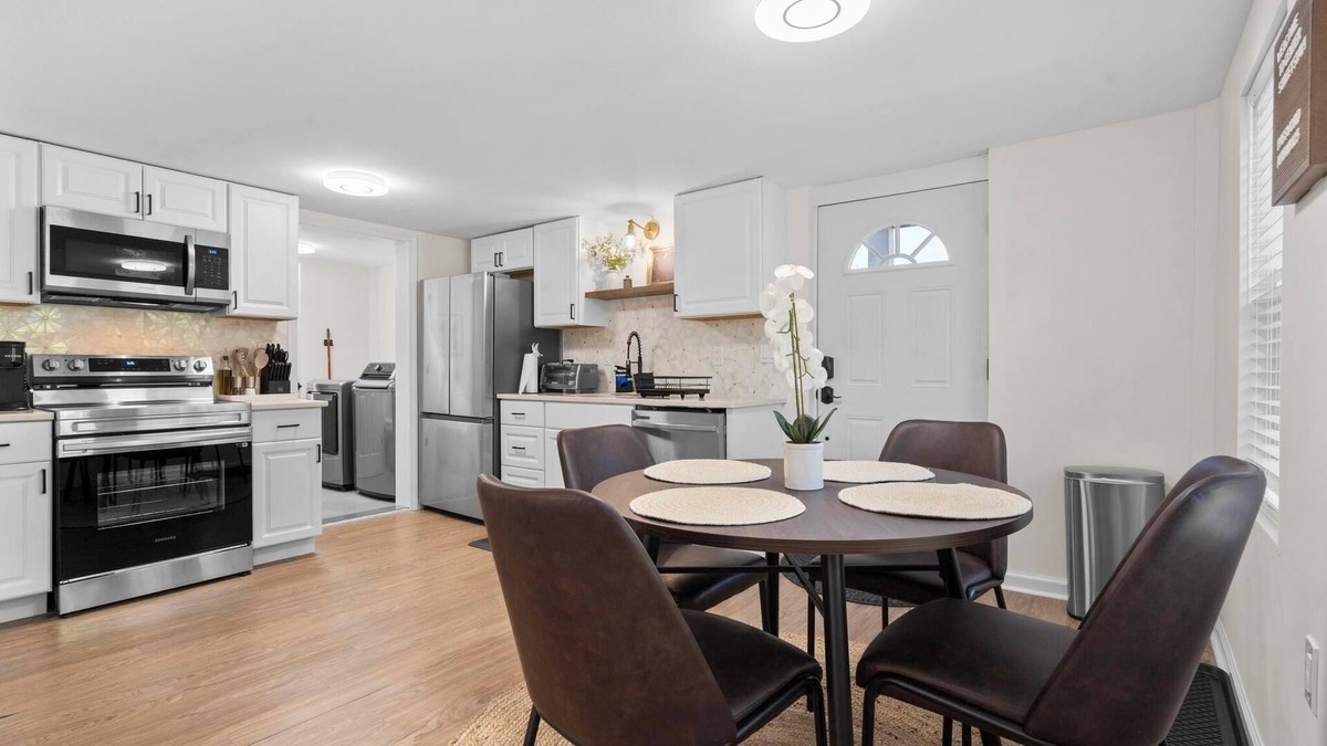 Tariffville Apartment | Newly Renovated 2 Bedroom in Heart of Tariffville