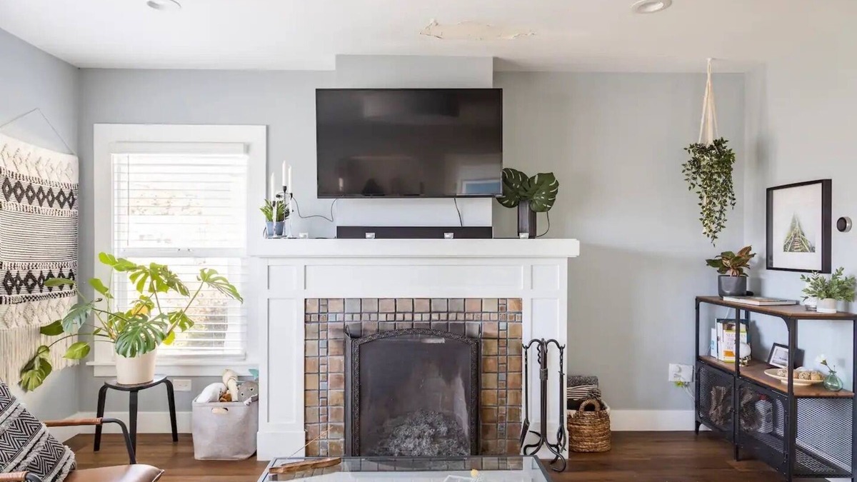 Oakland House | NEWLY Renovated 2 BR | 1 BA Havenscourt Home