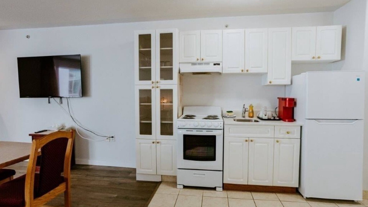 Red Deer Apartment | Newly renovated 2 Queen suite with Kitchenette