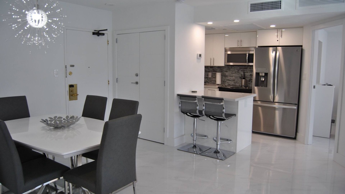 Mid Beach Condo | Newly renovated 3/2 condo on Miami Beach's Alexander Hotel