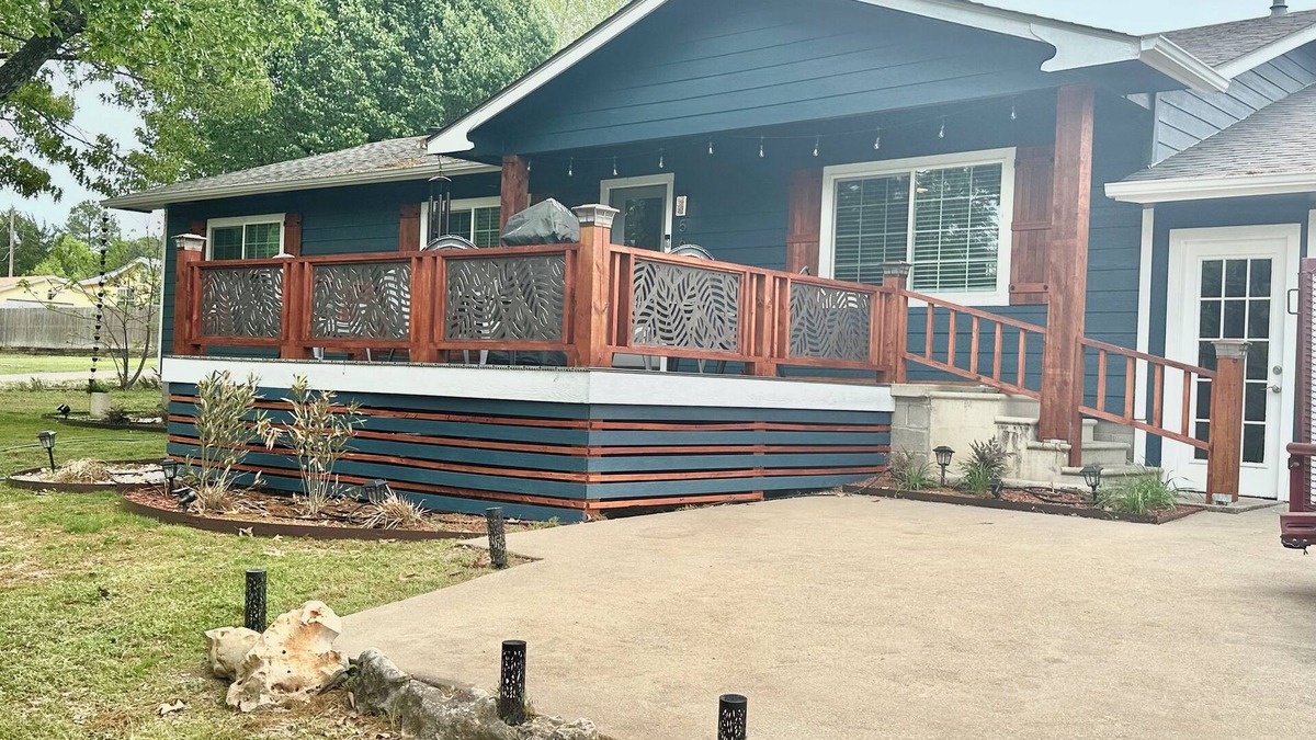 Kingston House | Newly renovated 3-bedroom “Deja Blue” Lakehouse near Catfish Bay in Kingston