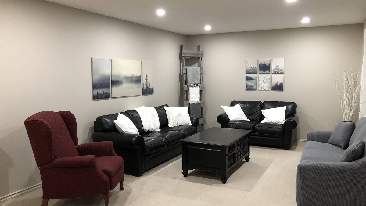 Mountain View House | Newly renovated 5 bedroom 2 bath house on Payne Lake road 15 mins from Waterton