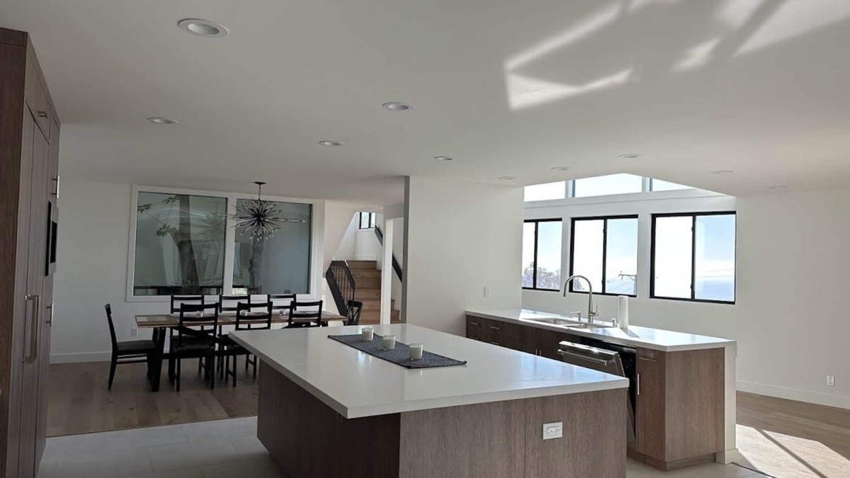 Malibu House | NEWLY RENOVATED 6 DEBROOM HOUSE - PERFECT FAMILY GET AWAY/REUNIONS