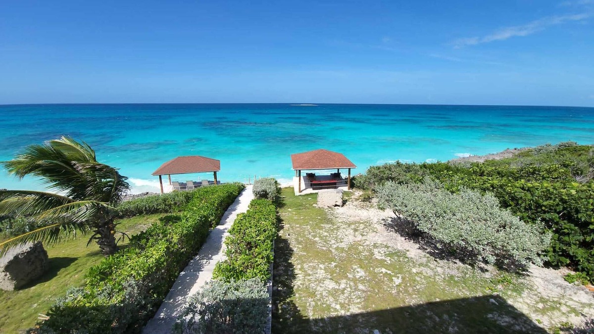 Rokers Point House | NEWLY RENOVATED!! AND DIRECTLY ON THE BEACH🌴..... Shelter In Place