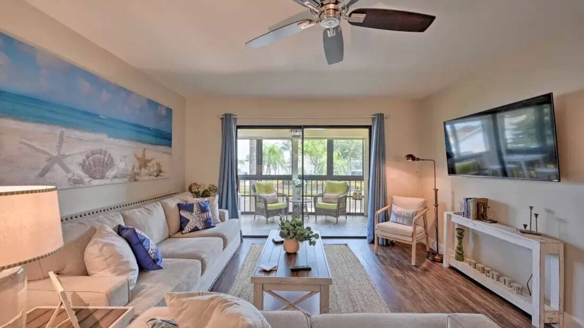 Iona Condo | Newly Renovated and Near Beaches - Cinnamon Cove Gated Community