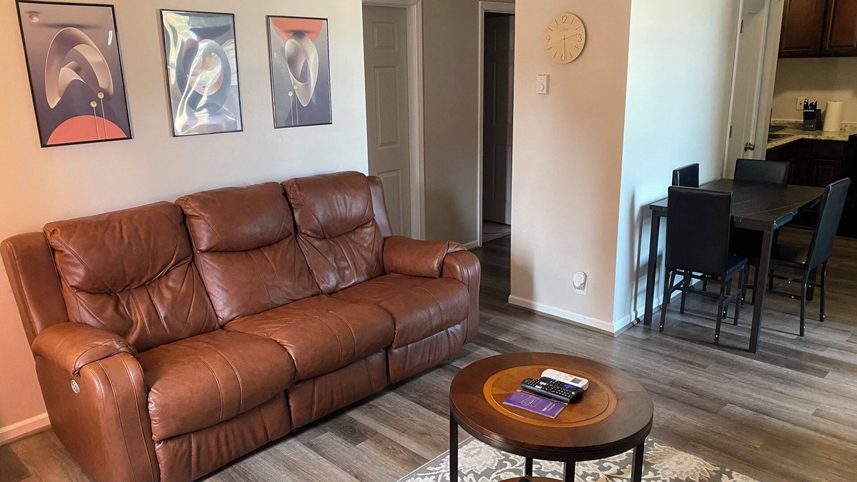 Milwaukee Apartment | Newly renovated Apartment West Allis, WI