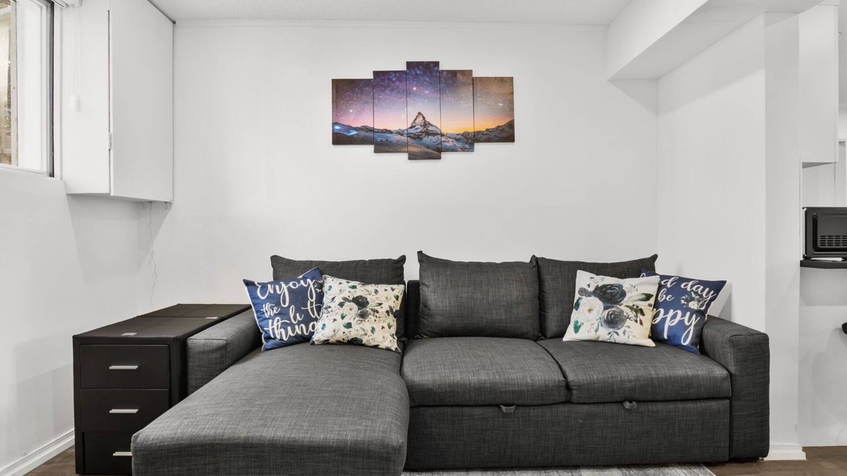 Northwest Calgary House | Newly Renovated Basement Suite W/Remote Workspace/Shower Tower/Downtown