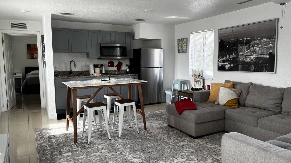 Hialeah Apartment | Newly renovated & bright apt in central location