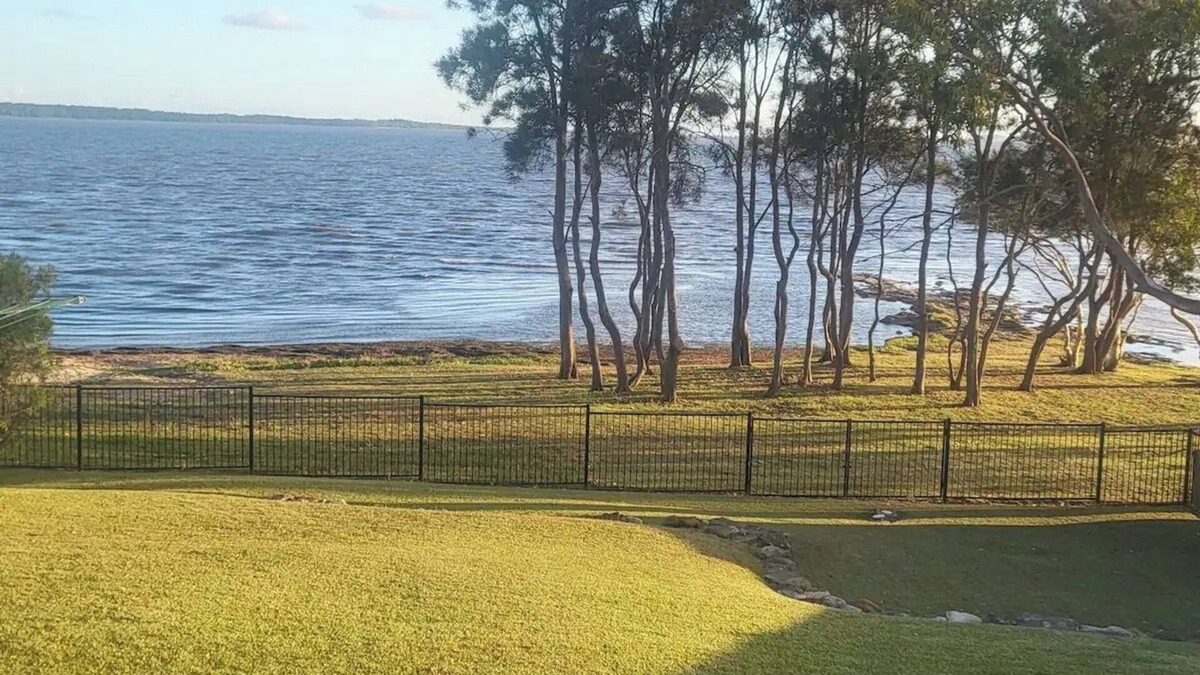 Tegerin House | NEWLY RENOVATED BY TUGGERAH LAKE (PET FRIENDLY)