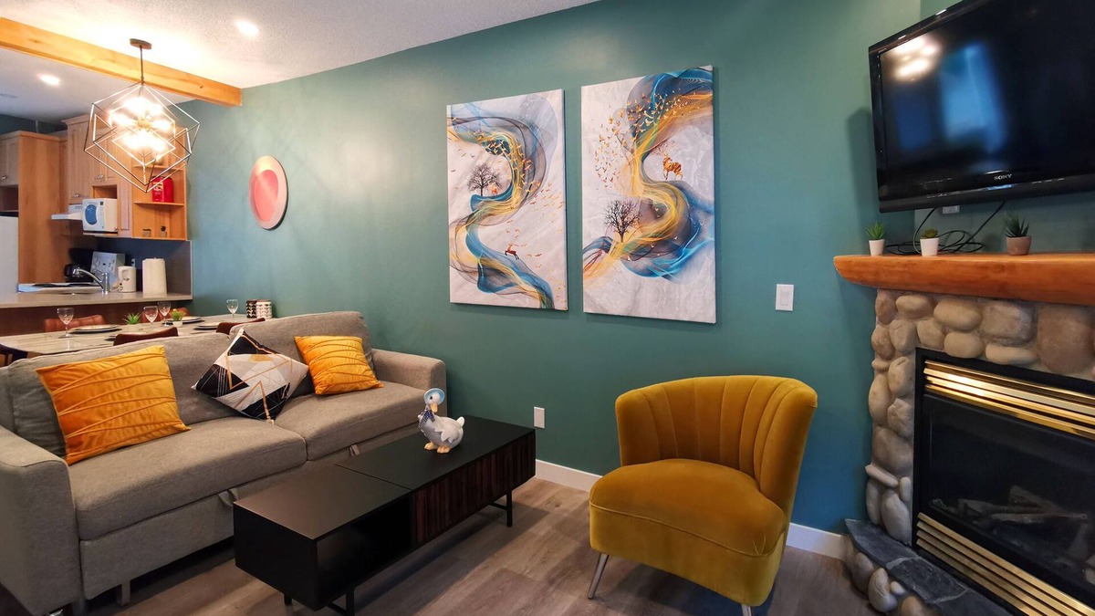 Harvie Heights House | Newly Renovated Cabiny Townhouse near Banff Gate