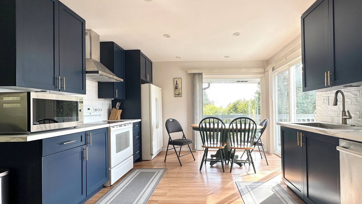 Canyon Heights House | Newly renovated 3BD 2 Bath, Spacious with lots of light!nn