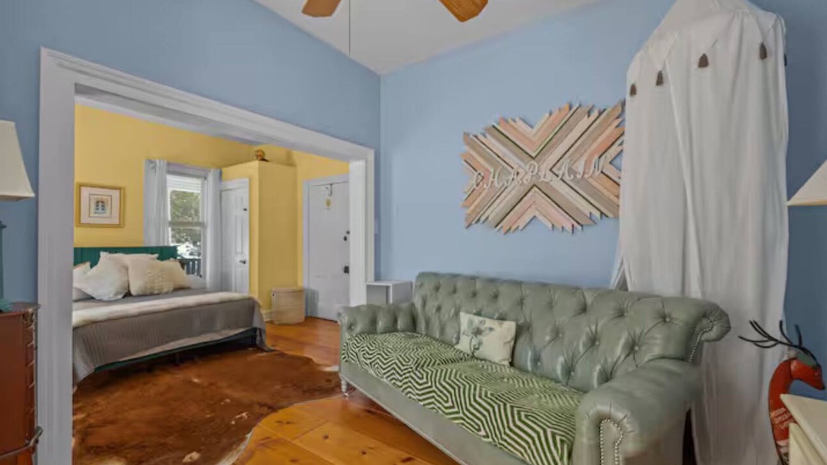 Morehead City Cottage | Newly Renovated Carriage House. 1 bed 1 marble bath with tub. Walking distance.