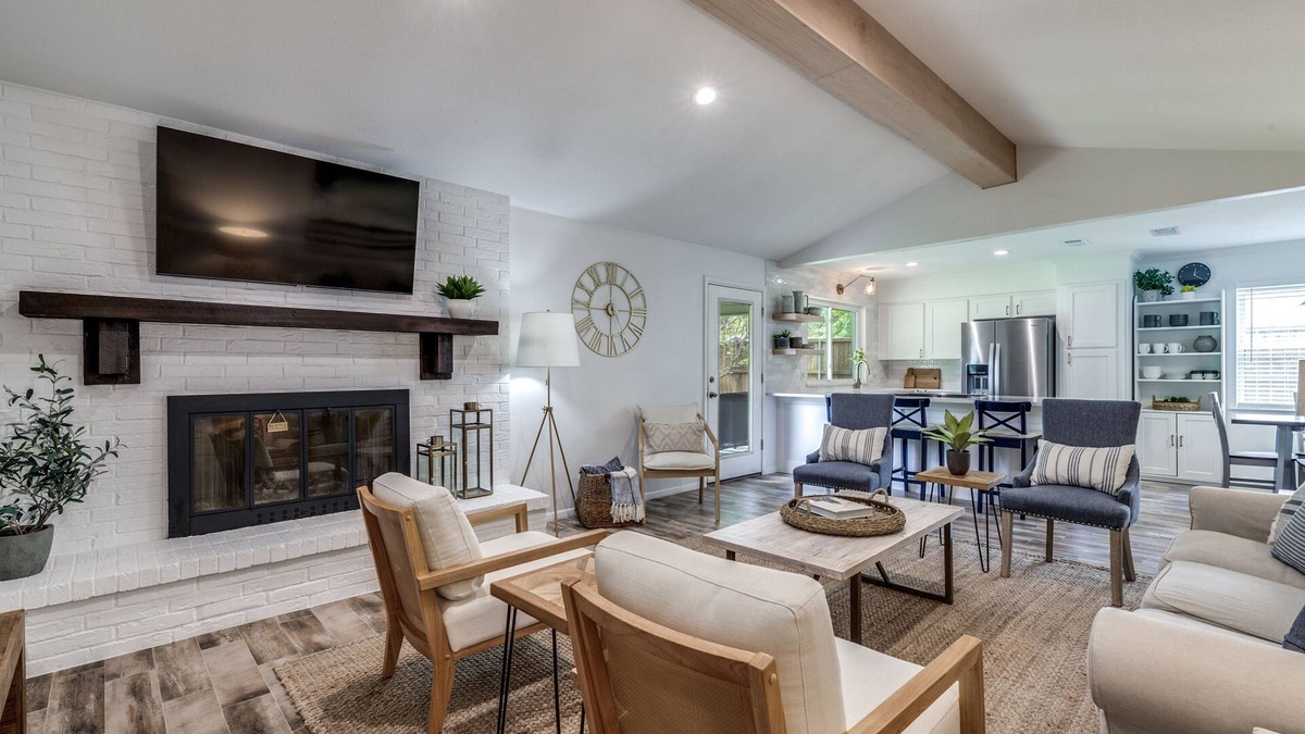 Grapevine House | Newly Renovated! - Charming Chaparral