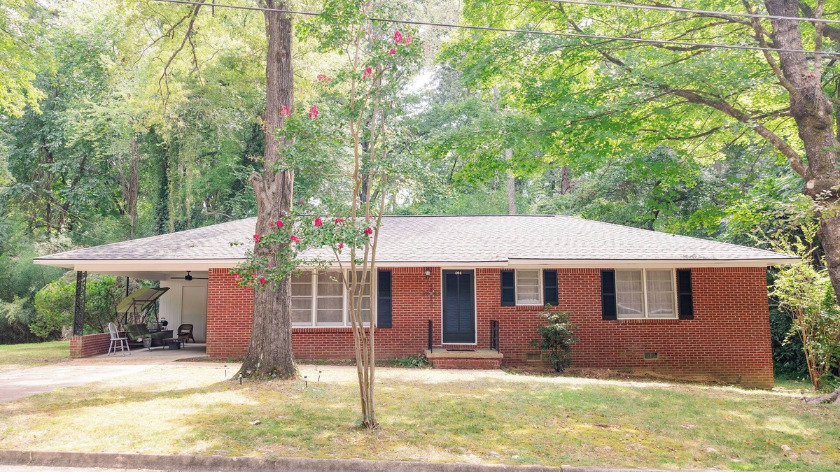 Oxford House | Newly renovated, comfy & artsy! 1mi to Square, 2mi to Campus in old Oxford