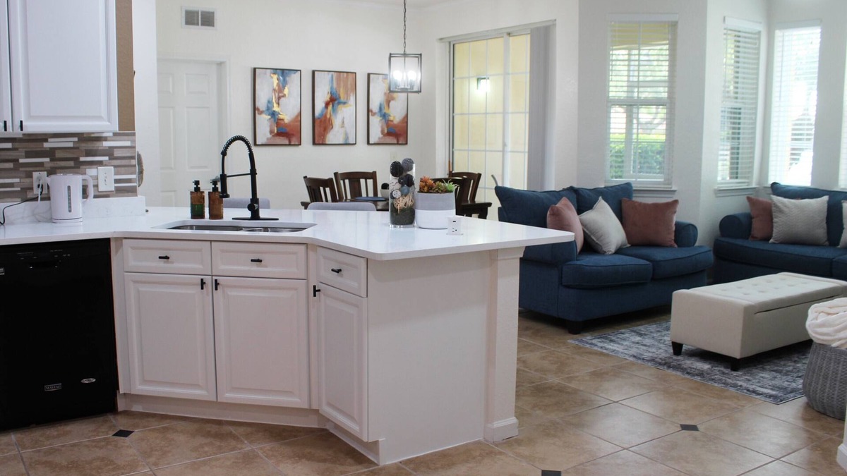 Loughman Condo | Newly Renovated Condo! 1st Floor - Near Disney, LEGO land, Universal, SeaWorld