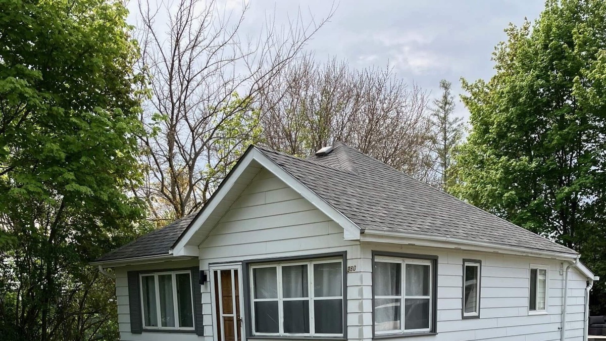 Port Elgin Cottage | Newly Renovated Cottage Between Port Elgins Main Beach and Downtown Core