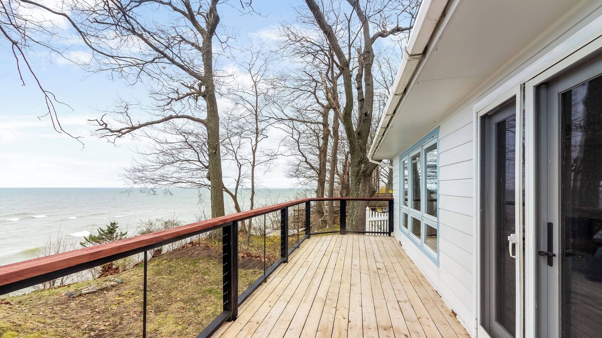 Fennville House | Newly-Renovated Cottage Overlooking Lake Michigan!