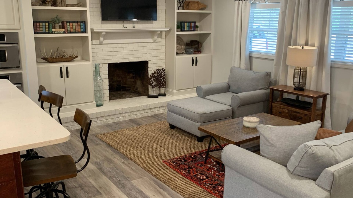 Pope House | Newly Renovated, Cozy 3 Bedroom Home - 5 minutes from Enid Lake