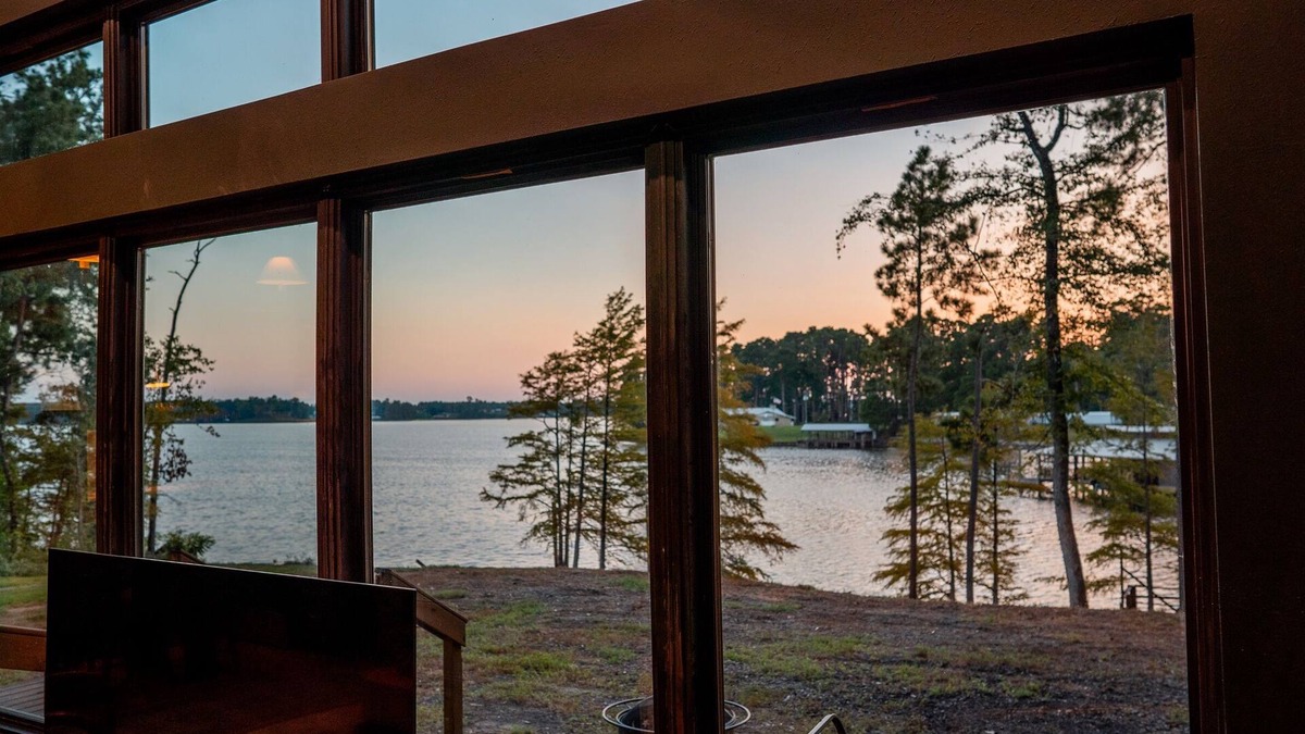 Negreet Cabin | Newly Renovated, Cozy Mid-Lake Cabin; Sleeps 10