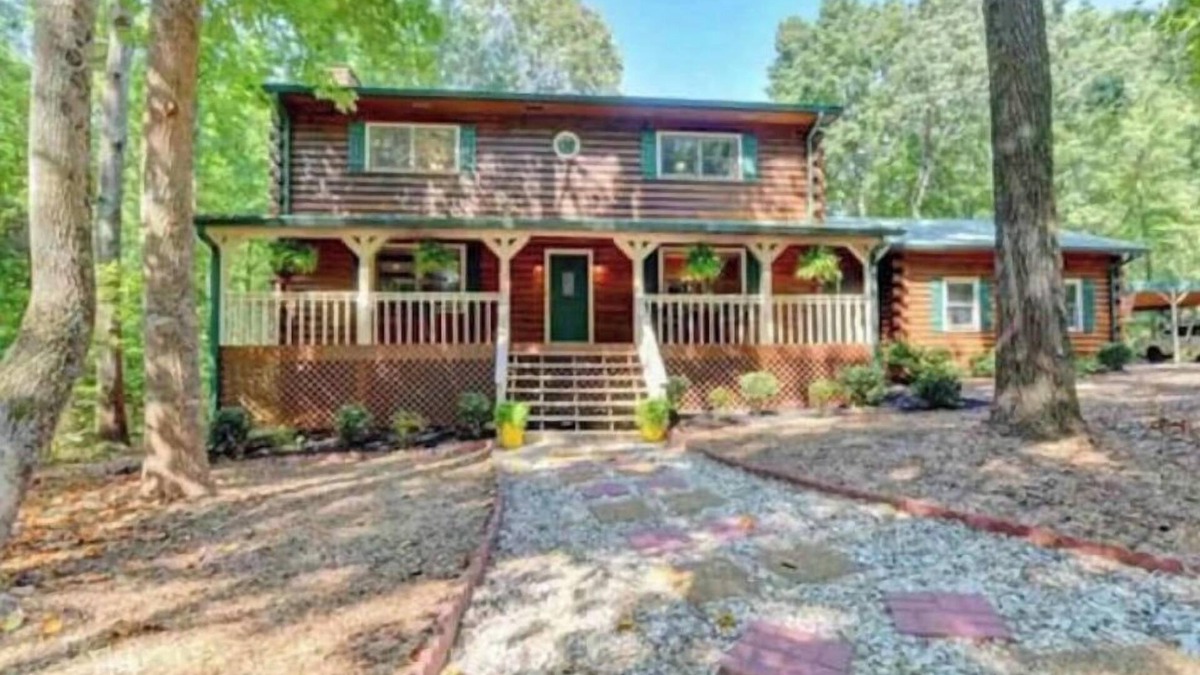 Snellville Cabin | NEWLY RENOVATED Cozy Elegant Cabin Good for Large Groups