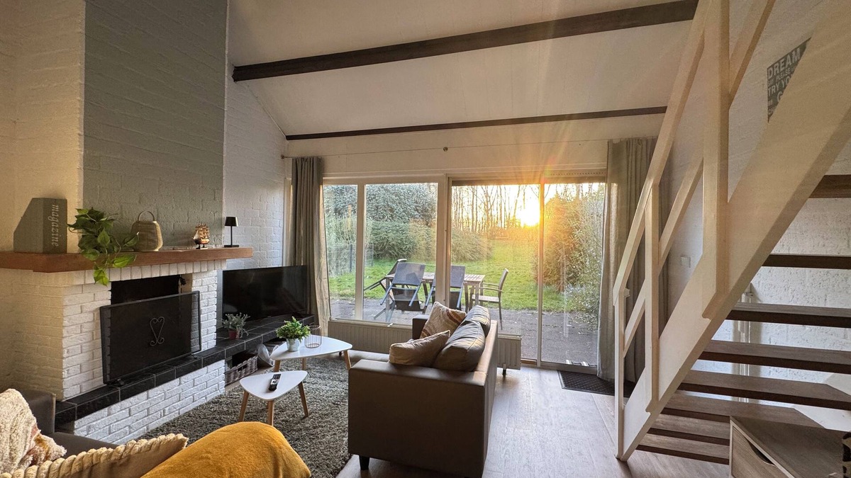 Bruinisse House | Newly renovated FH, WLAN, family-friendly, dishwasher, fireplace, bicycles