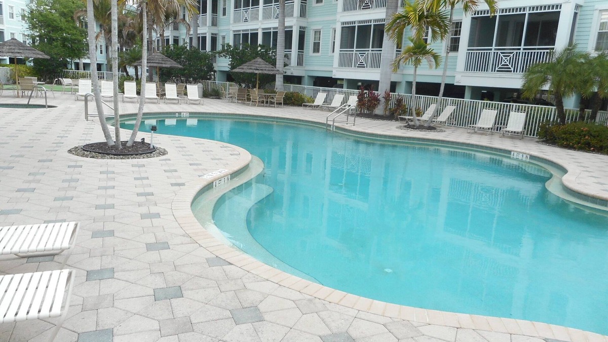 Charlotte Harbor Condo | Newly Renovated HUGH 1750 S/F 3 Bdedroom 2 1/2 Bath Condo W/Elevator