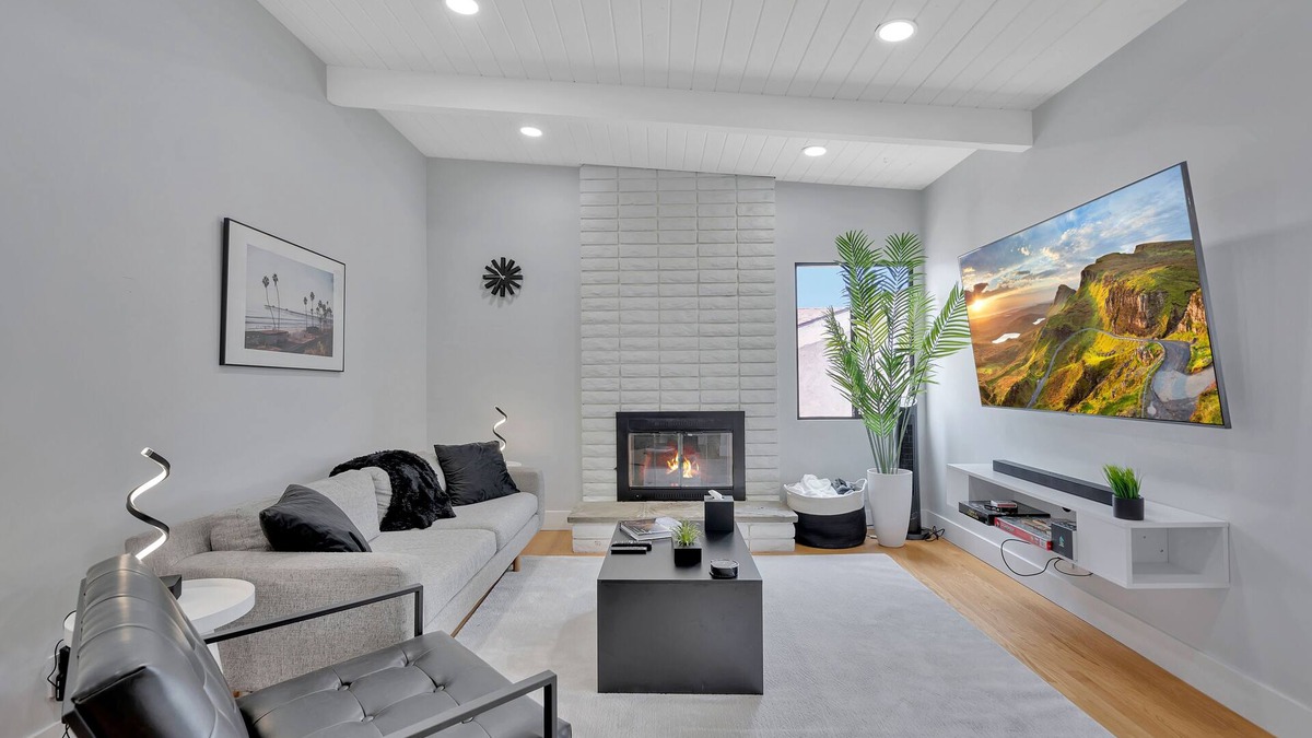 San Onofre House | Newly Renovated House - Hot Tub - eBikes - Fire Pit - Surfboards
