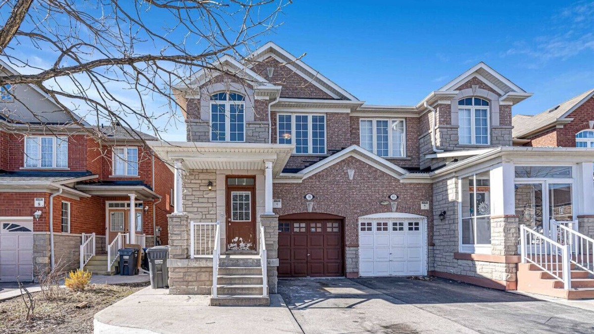 Brampton House | Newly Renovated Home by Toronto Mins from YYZ