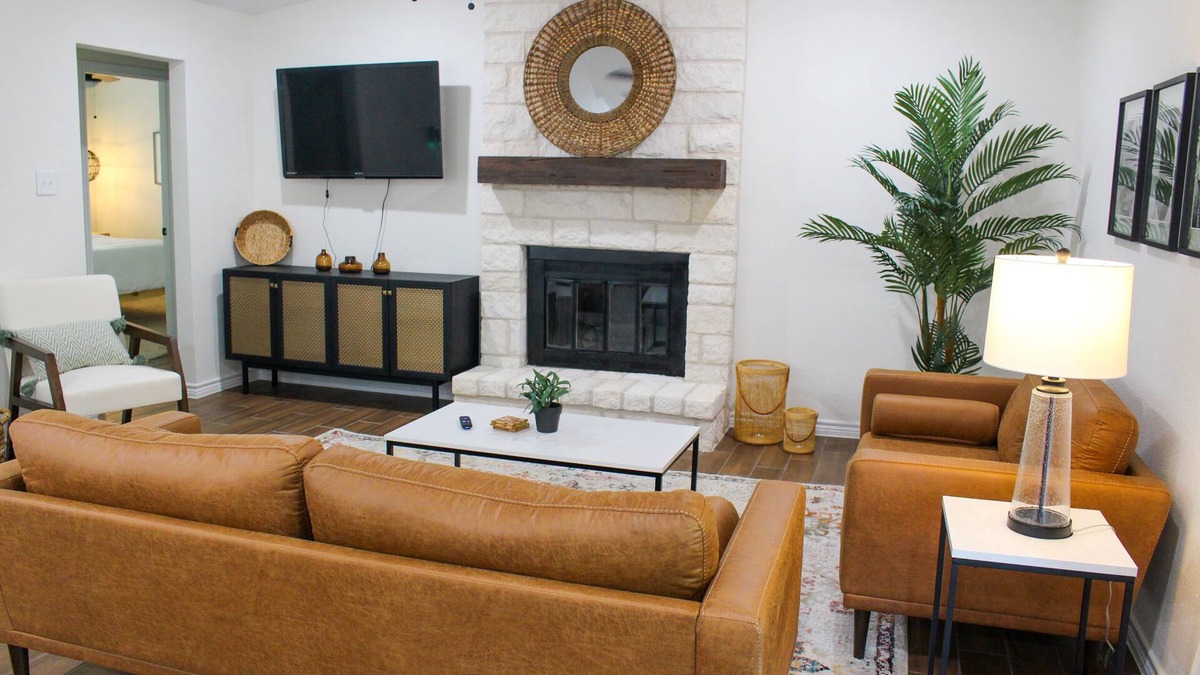 Rowlett House | Newly Renovated Home! GREAT Location. PERFECT for long stays! 🌇