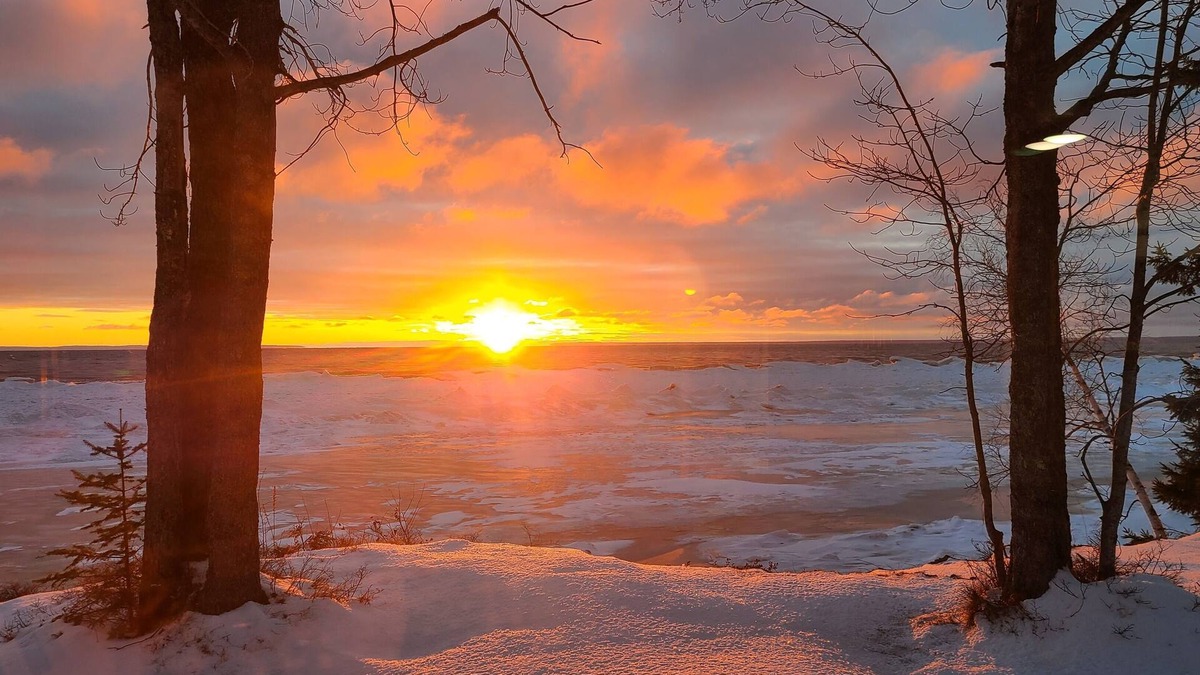 Paradise House | Newly renovated house on 255 feet of Lake Superior!