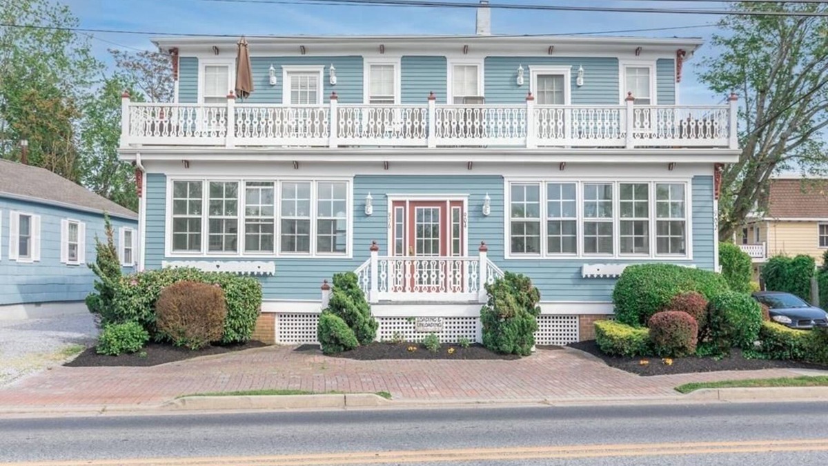 Cape May Condo | Newly Renovated in 2025! 3bdrm/2bth condo. Dog friendly. Walk to town & beach!
