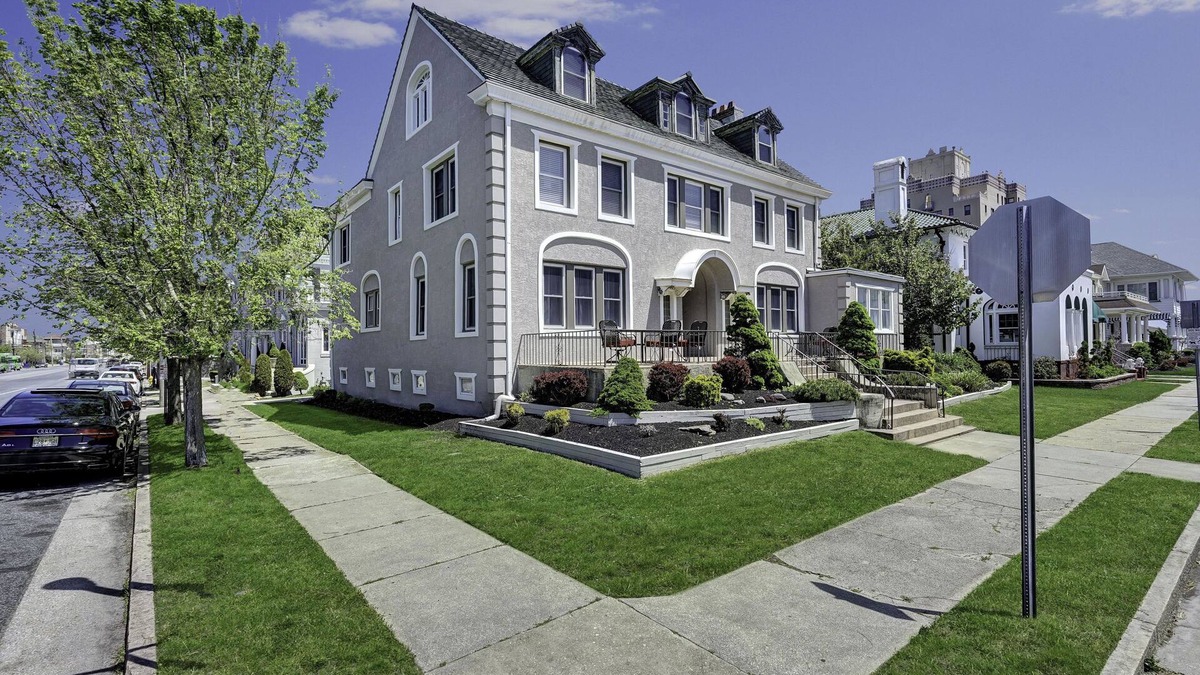 Atlantic City House | Newly Renovated Luxury Oceanfront Mansion with Private Pool, Pickleball Rackets