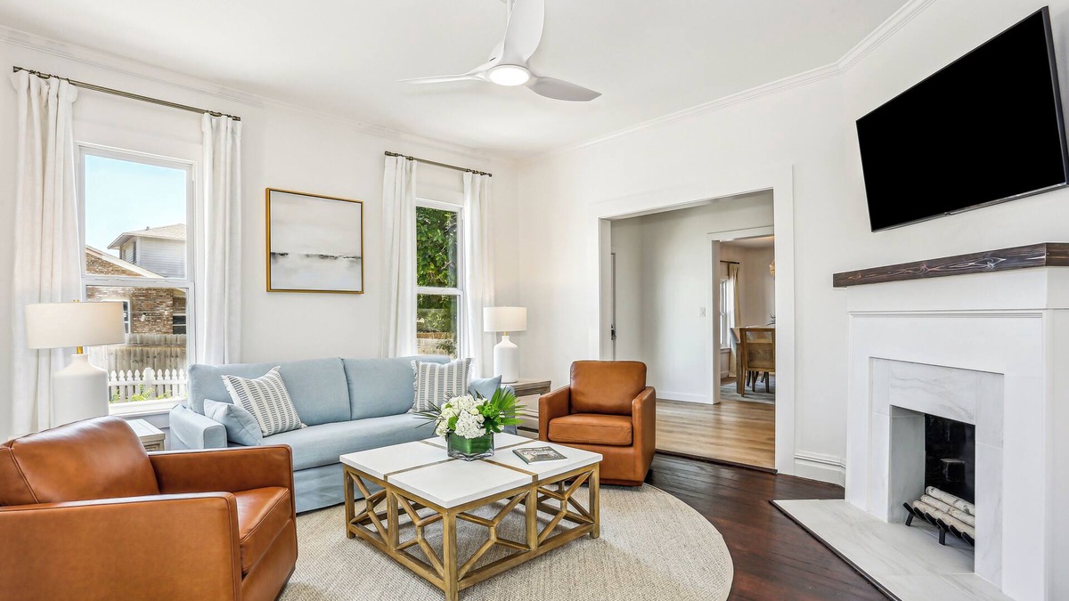 East Hill Cottage | Newly Renovated, Luxury East Hill Home Next to Bayview Park. 15 min to the Beach