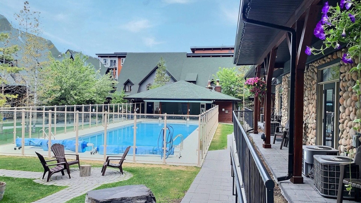 Canmore Condo | Newly Renovated! Marvellous Poolside Chalet - Pool & Hot Tub - Pet Friendly