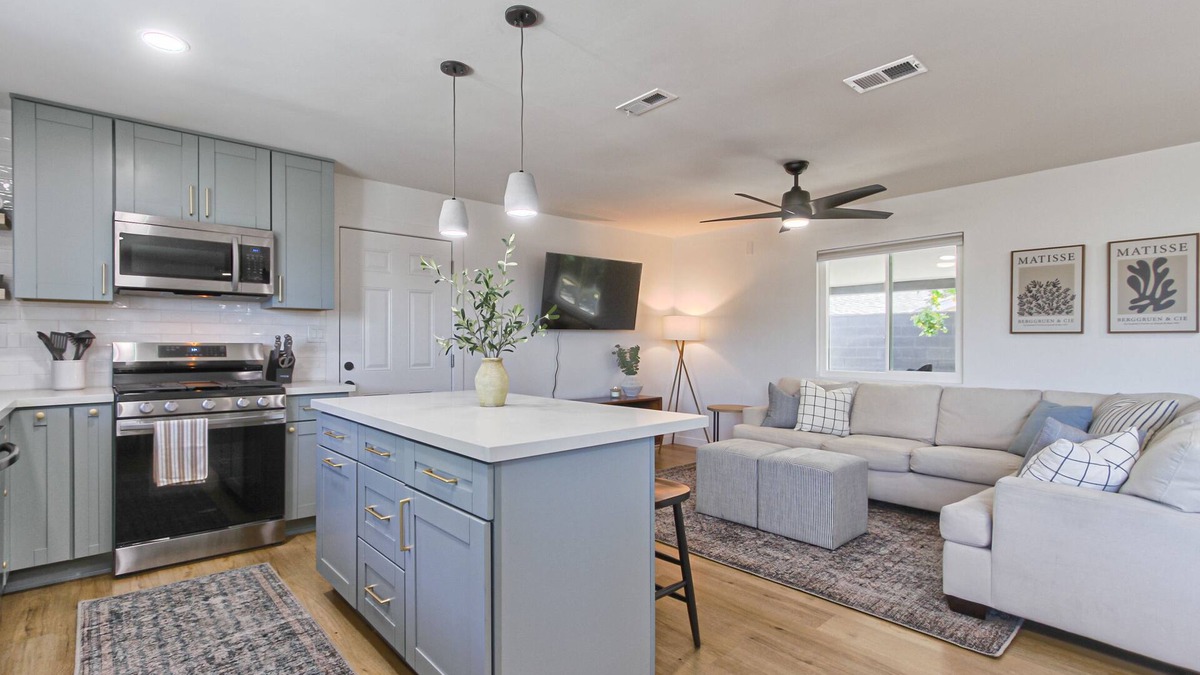 North Valley House | Newly Renovated Oceanside Home