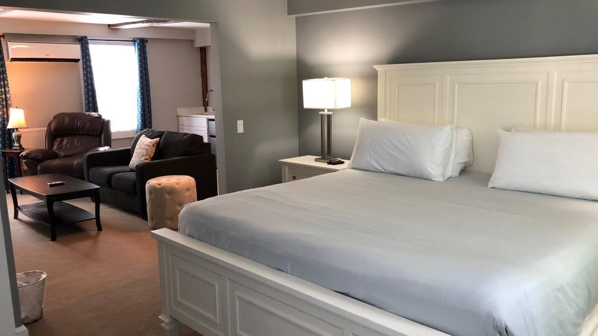 Top of the Hill Apartment | Newly renovated one bedroom unit. Walk to center of town.